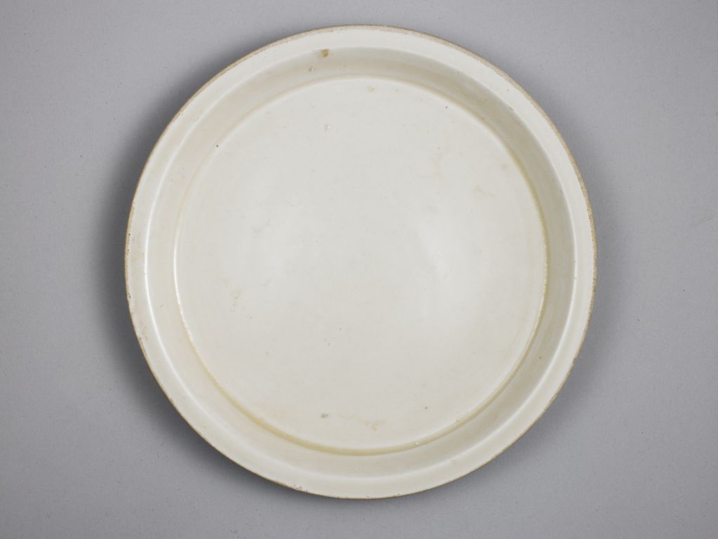 图片[2]-Ding Kiln White Glaze Gold Folding Plate-China Archive